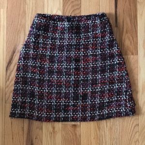 Multi color tweed mini skirt. Back zip closure